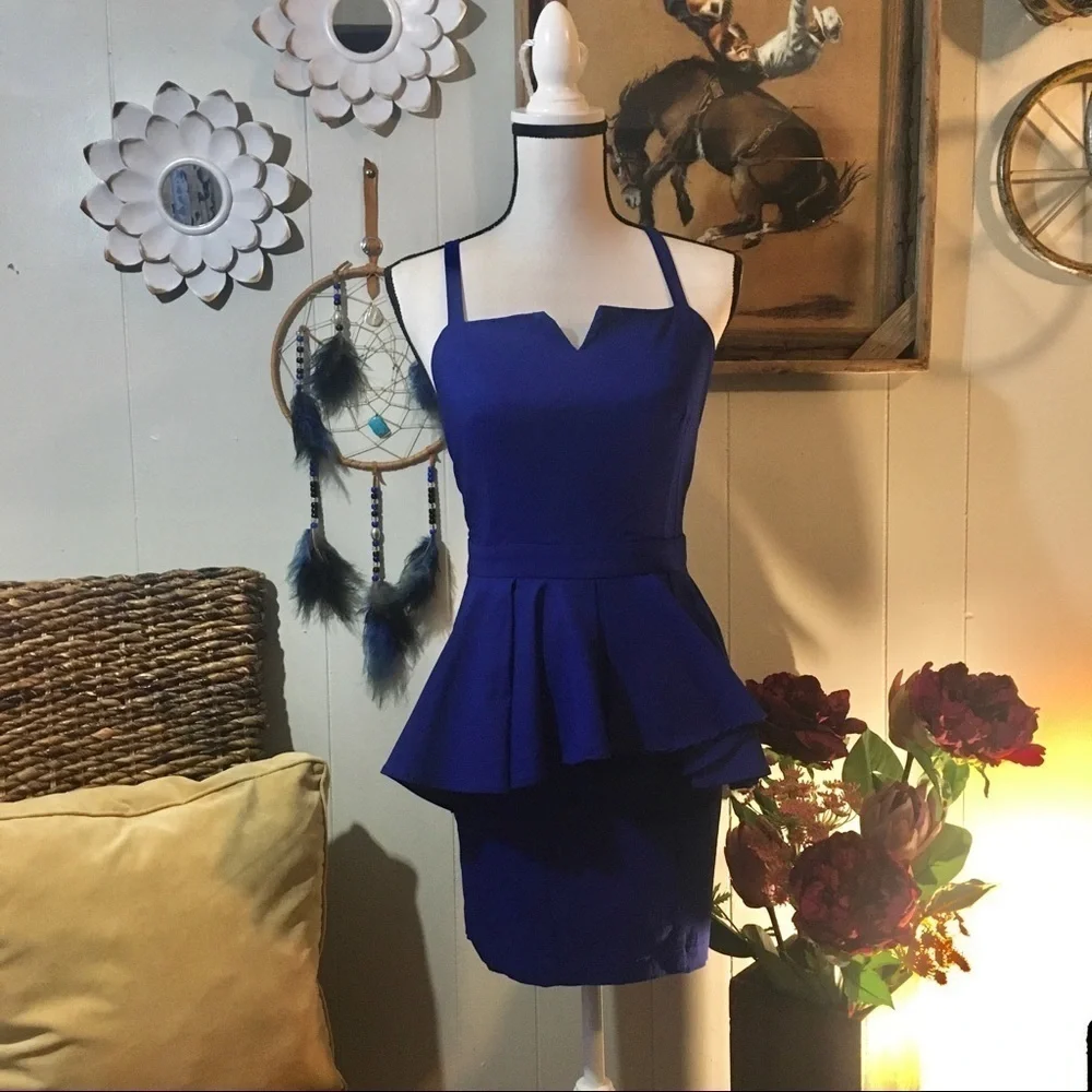 Nameless backless dress